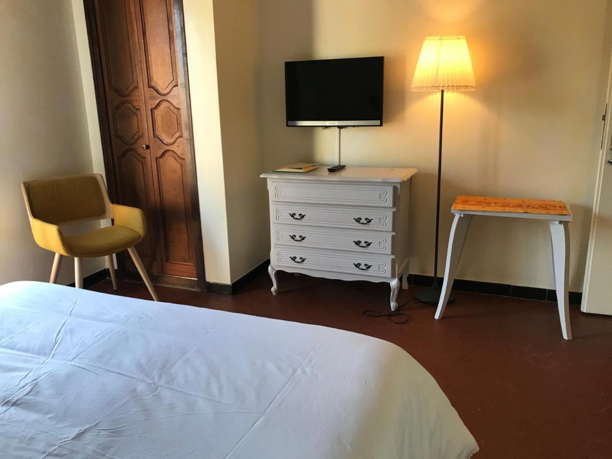 Bed and Breakfast Golf Club D'Юзес Экстерьер фото