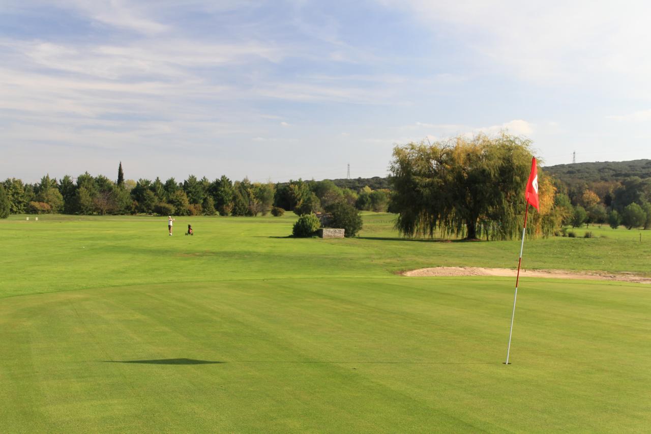 Bed and Breakfast Golf Club D'Юзес Экстерьер фото